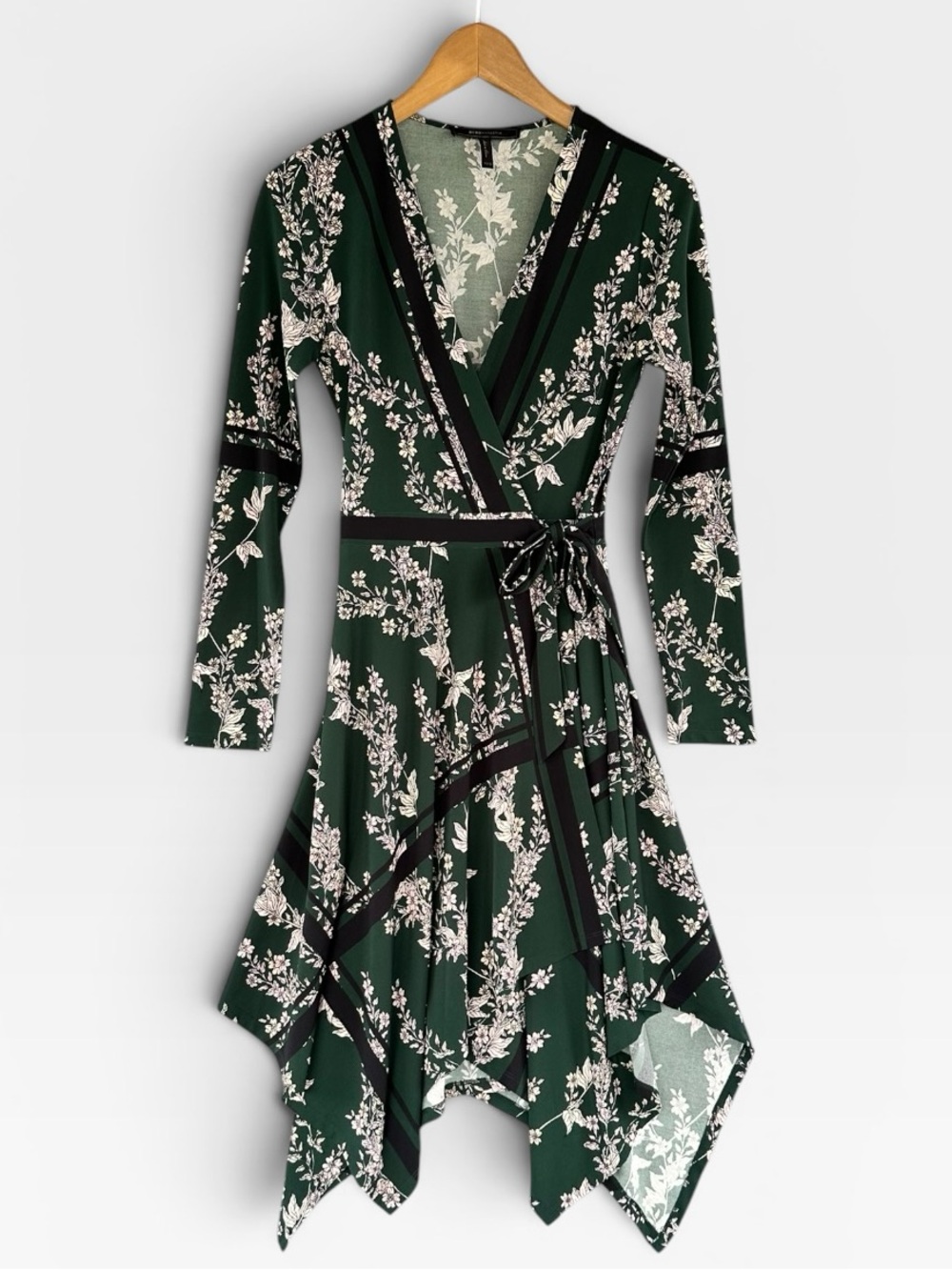 🎉5 for $45🎉 BCBGeneration wrap dress size XXS